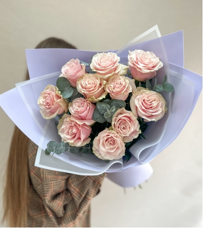 11 роз Эквадор pink mondial с эвкалиптом